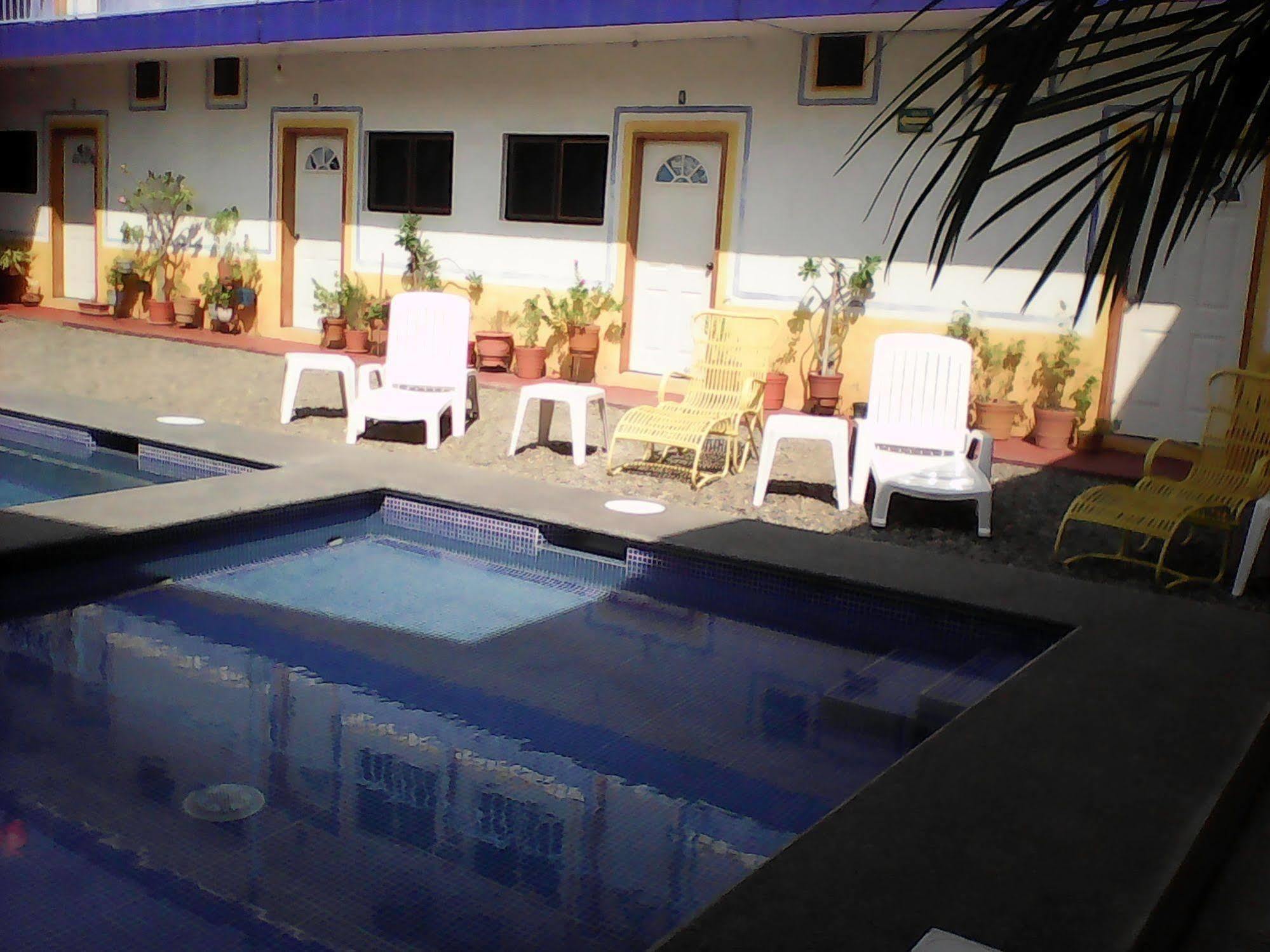 Hotel Sarabi Barra de Navidad Exterior foto